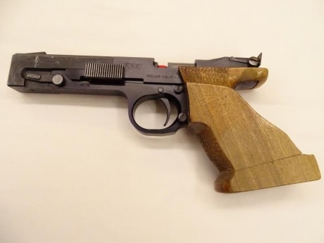 Pistola FAS calibre 22 , modelo 602 , con cacha anatómica . Precio 180€ 01
