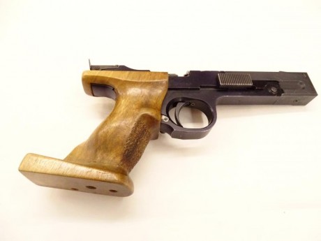 Pistola FAS calibre 22 , modelo 602 , con cacha anatómica . Precio 180€ 00