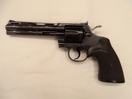 Vendo revólver Colt Python calibre 357 Magnum de 6 pulgadas . Precio 600€ 02