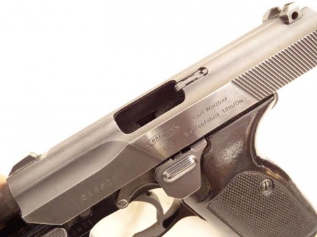 Pistola Walther modelo P-5 en calibre 9mmPb , documentada con licencia F . Precio 250 00