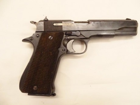 Vendo pistola Star modelo SUPER B , calibre 9mm , se entrega con funda y cargador adicional . Precio 200€ 00