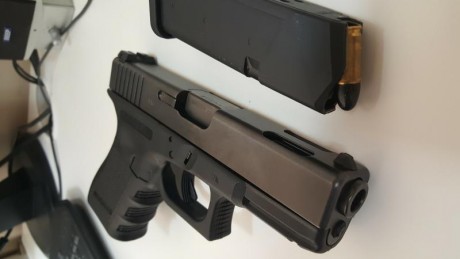 Vendo Glock 19C, Gen. 3 con alzas micro métricas, 2 cargadores y caja/estuche original 300€ o la cambio 02