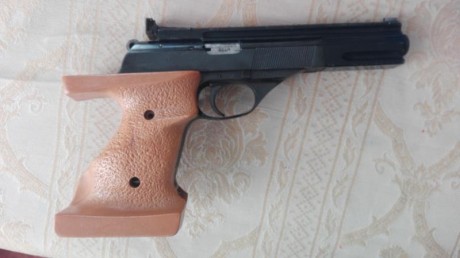 Vendo revolver en perfecto estado de conservación, tamaño muy compacto y tambor de 5 disparos. Con cachas 00