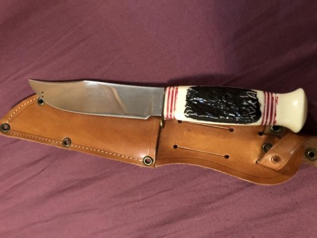 Buenas 
Ha caido en mis manos un cuchillo de la mitica marca de juguetes Paya
Nunca habia visto uno
Si 01