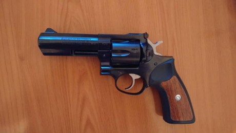 Hola compañeros, normalmente en mi día a día porto de paisano una pistola Glock 27 del 40 S&W con 10