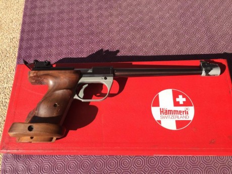 Hola muy buenos días “ foro “
Pongo a la venta HAMERLI T120Pistola Libre.
Según se ve en las fotos está 00