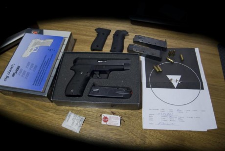 Hola A todos, bueno vendo mi querida sig sauer P226 porque no me han renovado la licencia F, me faltó 02