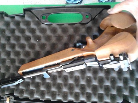 Pues eso pongo a la venta esta Walther para modalidad de libre. Valoro en 350 €para tener una referencia 01
