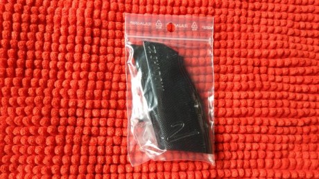 Se vende:

Cachas cz swadow2 cortas ojo para usar con fanel, nuevas 59€
Funda Vega holster nivel 3 sin 02