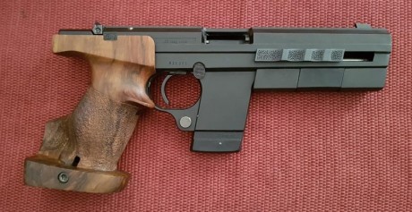   Hola compañer@s.
Pongo a la venta mi preciosa, impecable y super-precisa Hämmerli 280 en cal. 22LR. 22