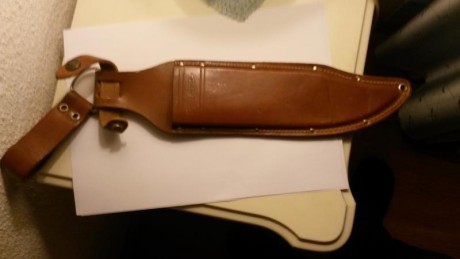 vendo cuchillo de coleccion tipo Bowie, con funda y panoplia. Reproduccion del original de Bowi, año 1840.
precio 00