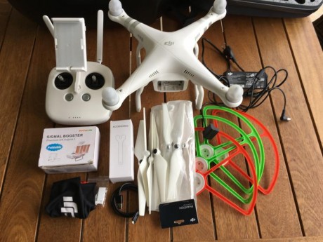 Vendo dron DJI modelo Phantom3 Advance.
Impecable con extras como amplificador de señal, protectores helices, 00