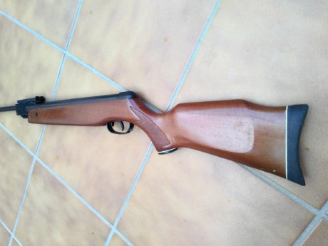 Vendo por no usar esta carabina Gamo Magnum 2000. Fue un cambio pero como digo, no la he usado nada mas 00