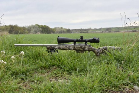 Vendo o cambio rifle Tikka T3 Super Varmint, en acero inox, con rail superior Weaver, cargador de 5 cartuchos 00