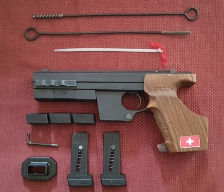   Hola compañer@s.
Pongo a la venta mi preciosa, impecable y super-precisa Hämmerli 280 en cal. 22LR. 70