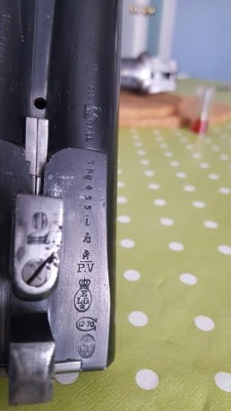De nuevo saludos a todos, os solicito vuestra ayuda sobre esta escopeta paralela que he recibido de mi 02