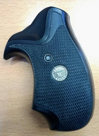 Se vende cacha Pachmayr para revólver Astra dos pulgadas.
35 euros envío peninsular incluido por correo 00