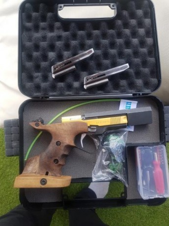 VENDO UNIQUE 96 U esta perfecta ,tira todas las municiones,la cambie hace unos meses por otra pistola 01