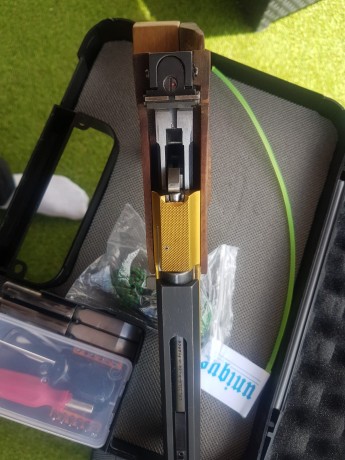 VENDO UNIQUE 96 U esta perfecta ,tira todas las municiones,la cambie hace unos meses por otra pistola 12