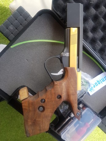 VENDO UNIQUE 96 U esta perfecta ,tira todas las municiones,la cambie hace unos meses por otra pistola 10