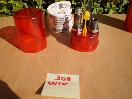 vendo matrices de recarga marca lee.
estan en collado villalba madrid.
el precio 30€ no incluye el porte.
calibres: 00