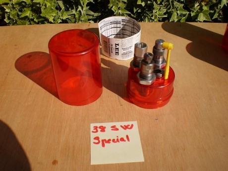 vendo matrices de recarga marca lee.
estan en collado villalba madrid.
el precio 30€ no incluye el porte.
calibres: 10