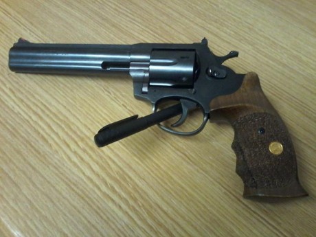 se vende revolver del calibre 32 sw 6 pulgadas
marca ALFA- PRO
esta en collado villalba - madrid
el precio 02