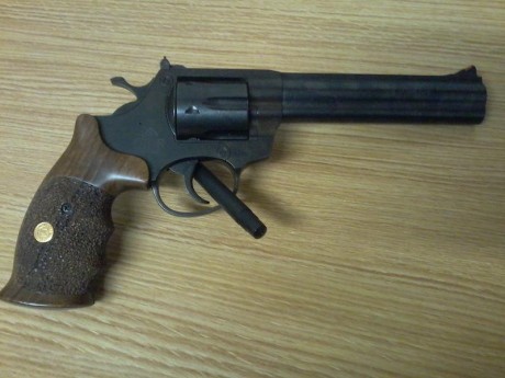 se vende revolver del calibre 32 sw 6 pulgadas
marca ALFA- PRO
esta en collado villalba - madrid
el precio 01