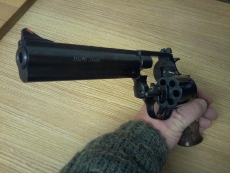 se vende revolver del calibre 32 sw 6 pulgadas
marca ALFA- PRO
esta en collado villalba - madrid
el precio 00