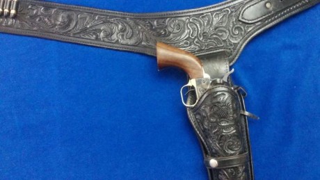 Buenas:

Un amigo del club deja el tema del Oeste y vende estas dos armas:
Rifle Marlin del 44 Magnum 00