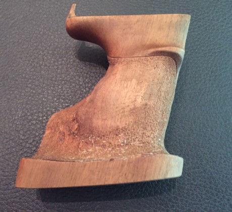 Se ofrece una cacha anatómica para la pistola HK P9 Sport, usada, pero es muy buen estado. Su precio nueva 00