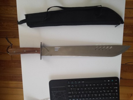 Vendo este machete de acero inox con funda por la compra de uno de mis cuchillos. También lo cambio por 30