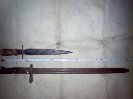 Hola han caído en mis manos lo que creo que es una bayoneta máuser 1913, aunque los marcajes no se ven 02
