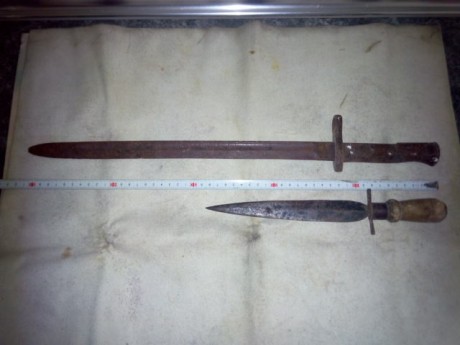 Hola han caído en mis manos lo que creo que es una bayoneta máuser 1913, aunque los marcajes no se ven 01