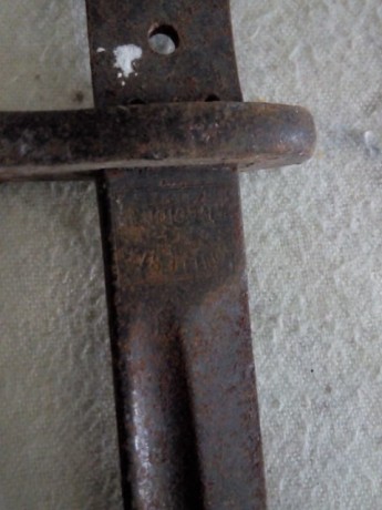 Hola han caído en mis manos lo que creo que es una bayoneta máuser 1913, aunque los marcajes no se ven 11