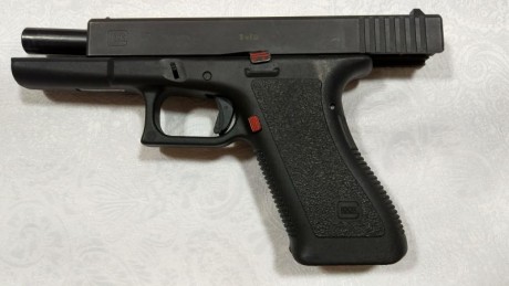 Hola a todos, vendo glock 17 9 mm Pb, de primera generación en buen estado y muy poco uso.

Viene con 00