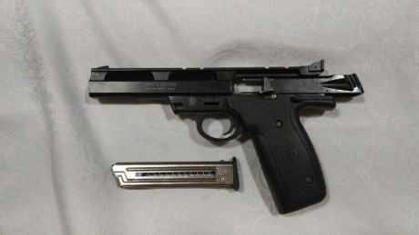 Hola a todos,

vendo  S&W 22A long rifle de segunda mano, perfecta para tiradas federativas. 

Esta 01