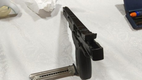 Hola a todos,

vendo  S&W 22A long rifle de segunda mano, perfecta para tiradas federativas. 

Esta 00