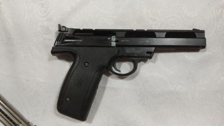 Hola a todos,

vendo  S&W 22A long rifle de segunda mano, perfecta para tiradas federativas. 

Esta 12