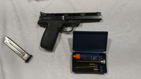 Hola a todos,

vendo  S&W 22A long rifle de segunda mano, perfecta para tiradas federativas. 

Esta 11
