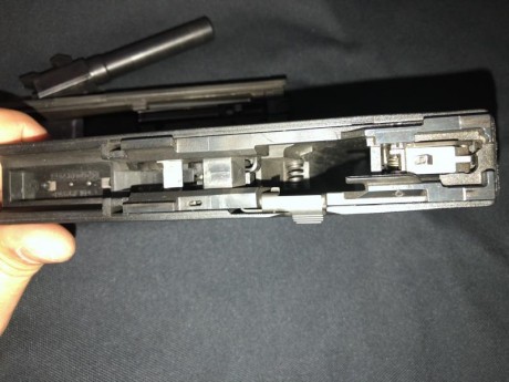 Vendo mi Steyr M9, calibre 9x19.
Tiene poquísimos disparos, y buen estado en general, con una pequeña 22
