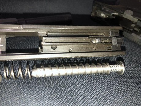 Vendo mi Steyr M9, calibre 9x19.
Tiene poquísimos disparos, y buen estado en general, con una pequeña 21