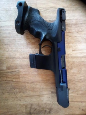 Hammerli SP20 RRS 22 lr. en excelente estado. Con su maletín original, baqueta y llaves despiece.

¿Qué 01