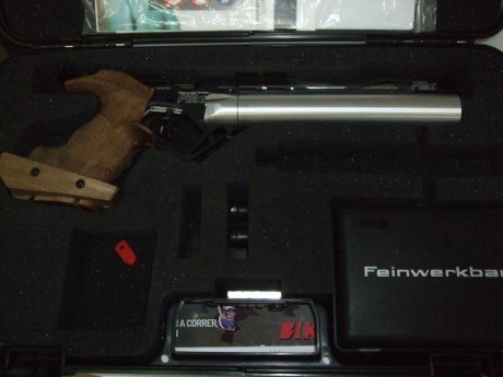 Vendo pistola de aire Feinwerkbau p8x en perfecto estado, con una botella de aire válida hasta el 2027,culata 02