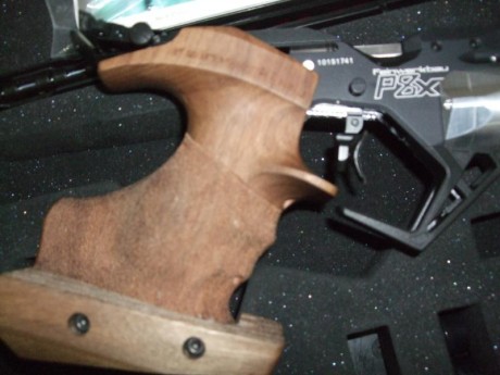 Vendo pistola de aire Feinwerkbau p8x en perfecto estado, con una botella de aire válida hasta el 2027,culata 00