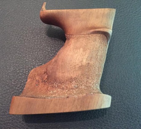 Se ofrece cacha usada pero en excelente estado para la pistola HK P9Sport. Su precio nueva ronda los 250€. 00