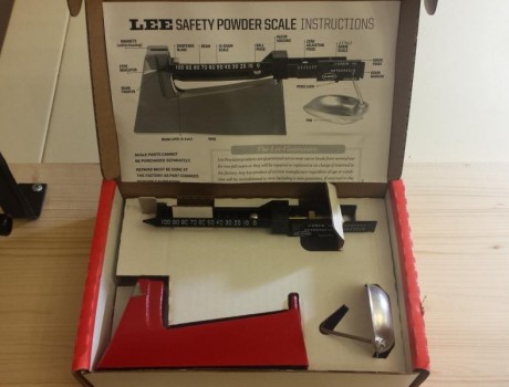 Vendo báscula de precisión magnética para pólvora de la prestigiosa marca LEE.

Está NUEVA, sin estrenar.

Capacidad 00