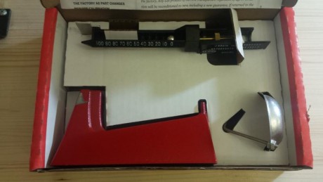 Vendo báscula de precisión magnética para pólvora de la prestigiosa marca LEE.

Está NUEVA, sin estrenar.

Capacidad 11