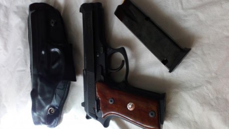 Hola a todos, vendo glock 17 9 mm Pb, de primera generación en buen estado y muy poco uso.

Viene con 20