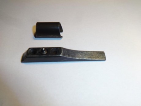 Vendo  punto de mira de  Anschutz 520
Completo,  punto  +  anillacubrepunto.
  20  Euros  con  portes 00